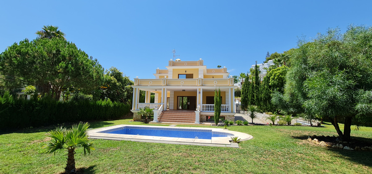 4 bedroom villa in Hacienda Las Chapas